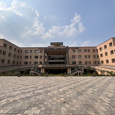 Rohika Aau-Igh Hotell Guwahati Exteriör bild