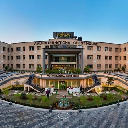 Rohika Aau-Igh Hotell Guwahati Exteriör bild