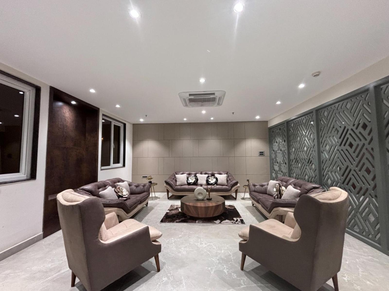 Rohika Aau-Igh Hotell Guwahati Exteriör bild