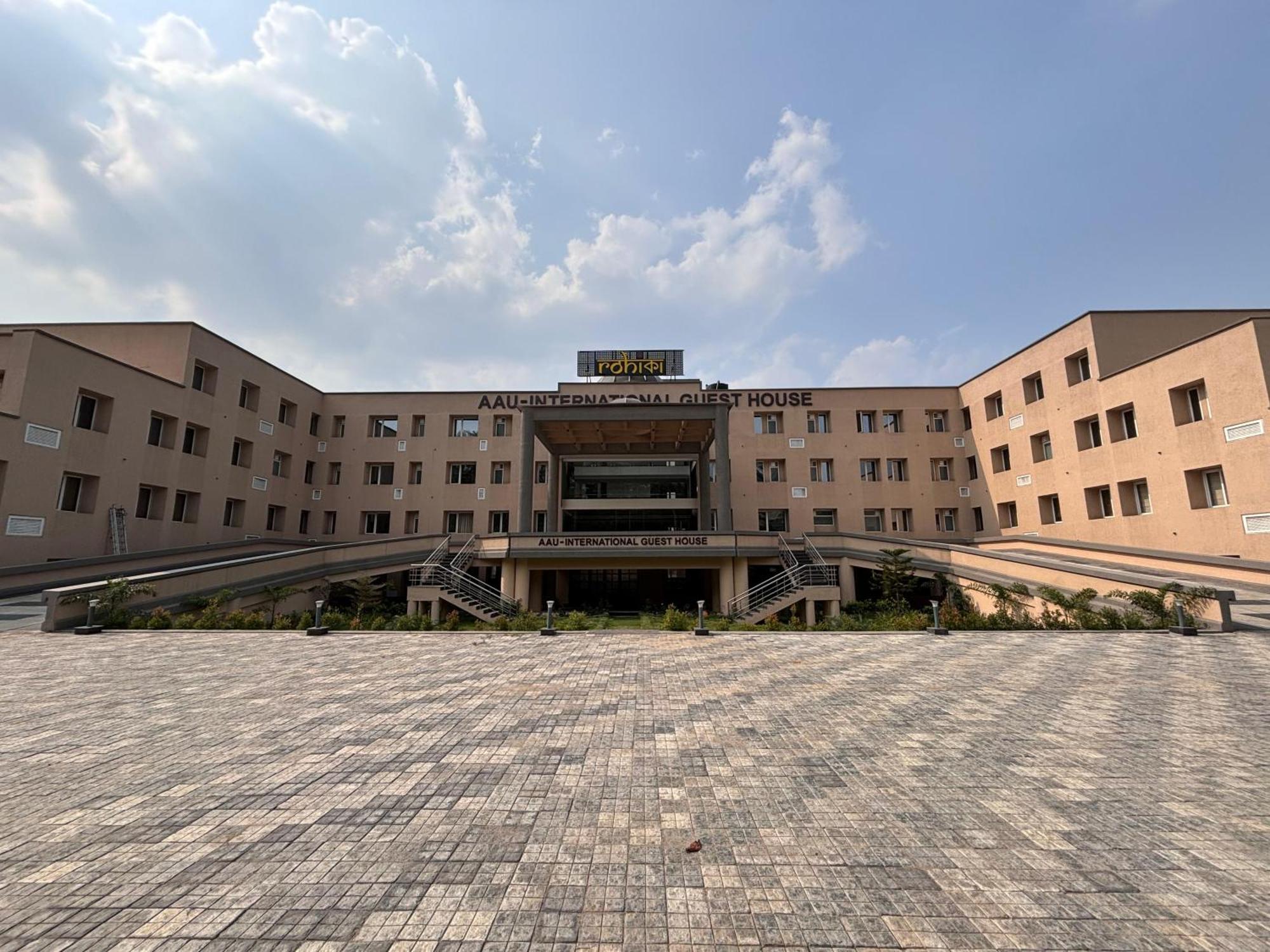 Rohika Aau-Igh Hotell Guwahati Exteriör bild